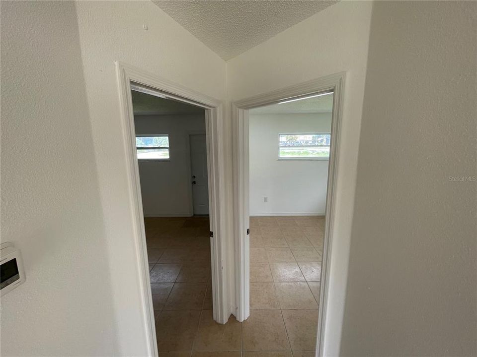 For Rent: $1,100 (2 beds, 1 baths, 700 Square Feet)