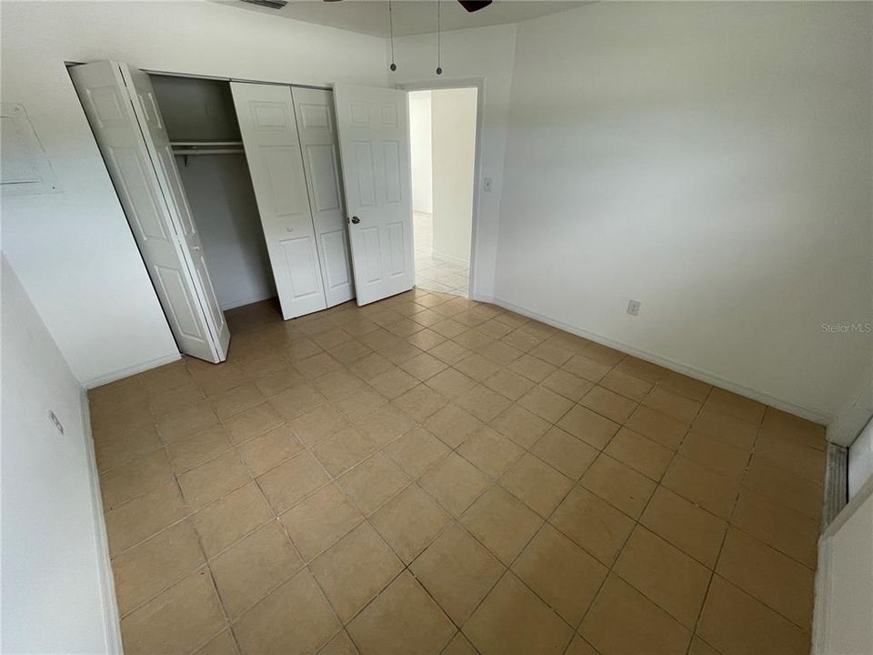 For Rent: $1,100 (2 beds, 1 baths, 700 Square Feet)