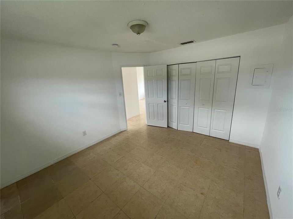 For Rent: $1,100 (2 beds, 1 baths, 700 Square Feet)