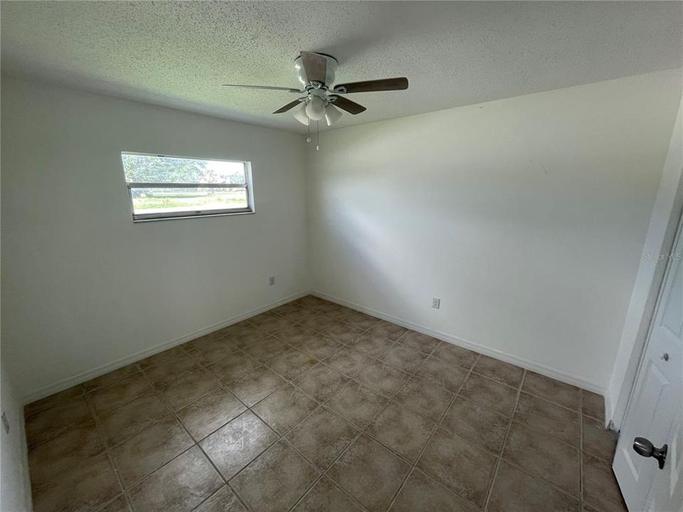 For Rent: $1,100 (2 beds, 1 baths, 700 Square Feet)