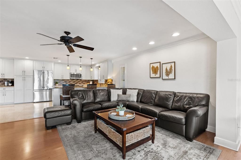 待售: $840,000 (3 贝兹, 3 浴室, 2413 平方英尺)