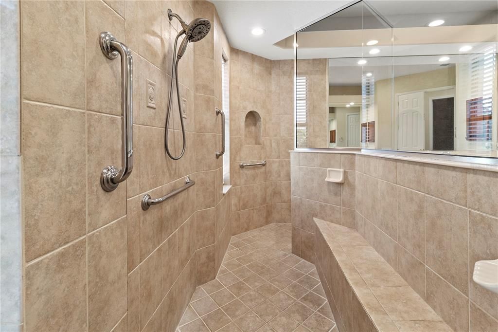 En Renta: $6,500 (4 camas, 3 baños, 3950 Pies cuadrados)