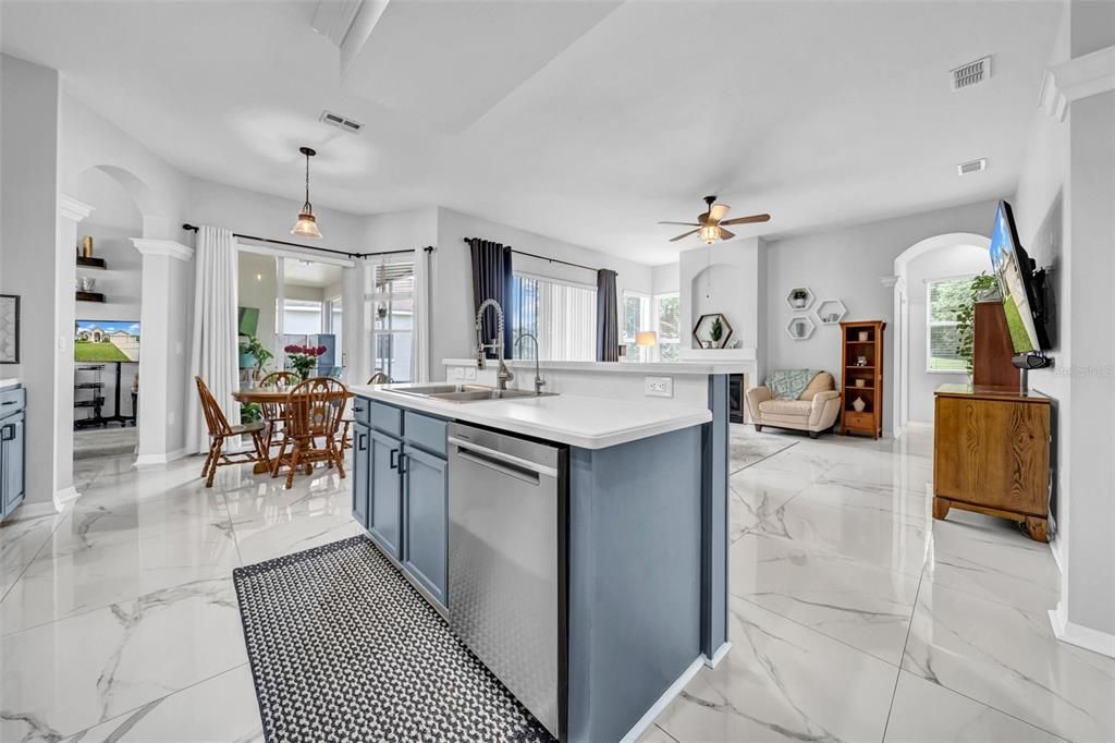 For Sale: $439,999 (4 beds, 3 baths, 2212 Square Feet)