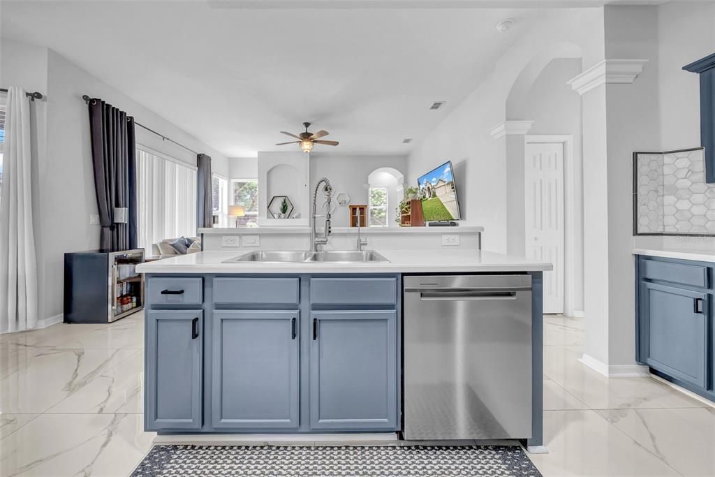 For Sale: $439,999 (4 beds, 3 baths, 2212 Square Feet)