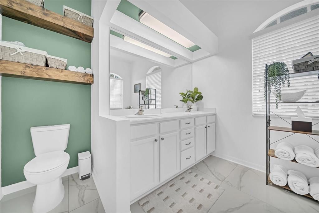 For Sale: $439,999 (4 beds, 3 baths, 2212 Square Feet)