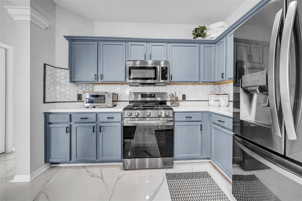 For Sale: $439,999 (4 beds, 3 baths, 2212 Square Feet)