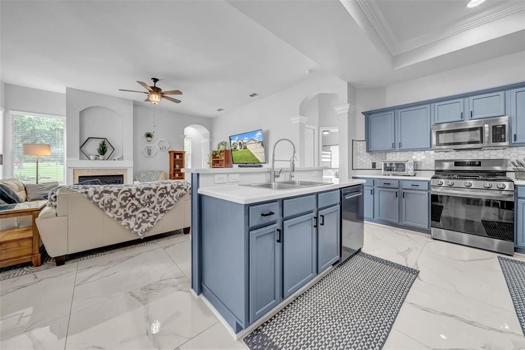 For Sale: $439,999 (4 beds, 3 baths, 2212 Square Feet)