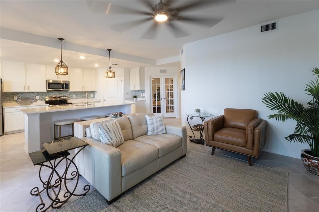 Active With Contract: $278,700 (2 beds, 2 baths, 1366 Square Feet)