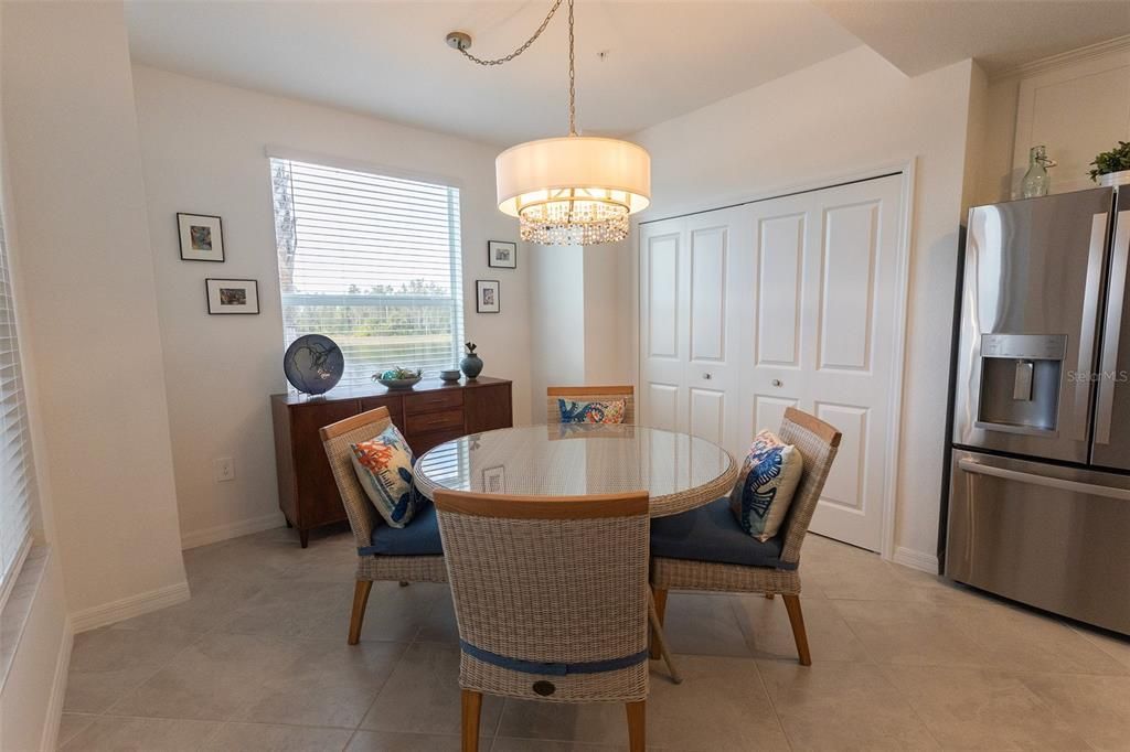 Active With Contract: $278,700 (2 beds, 2 baths, 1366 Square Feet)