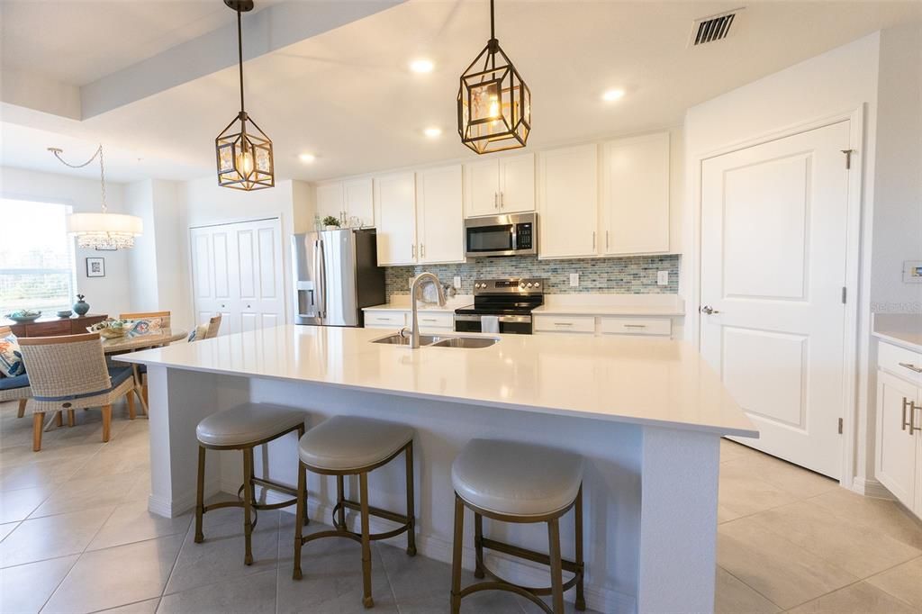 Active With Contract: $278,700 (2 beds, 2 baths, 1366 Square Feet)