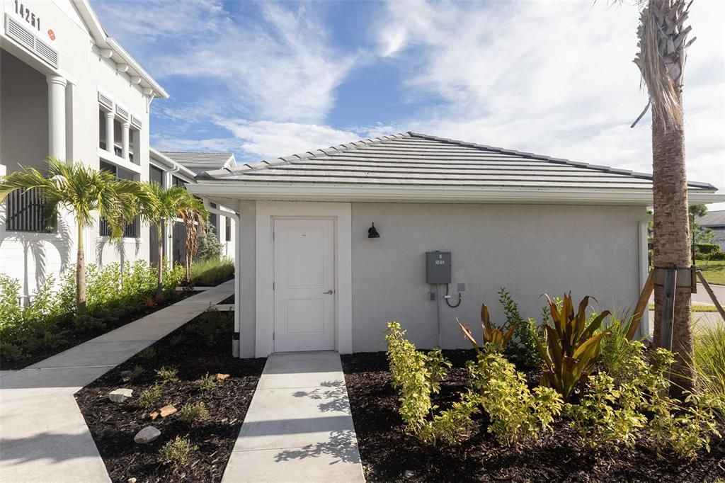 Active With Contract: $278,700 (2 beds, 2 baths, 1366 Square Feet)