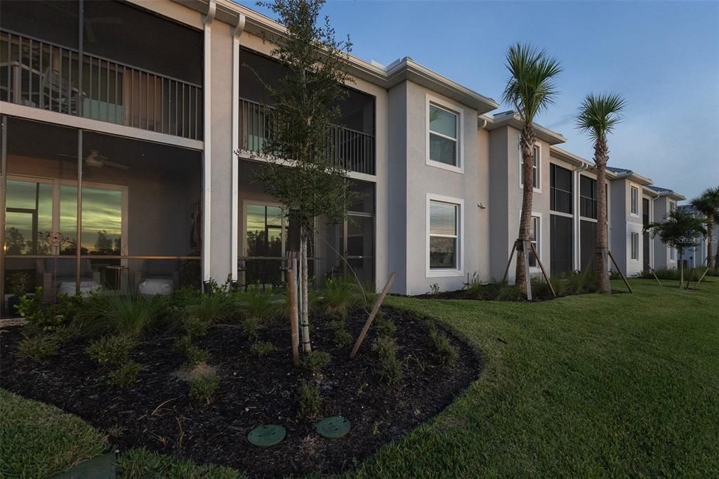 Active With Contract: $278,700 (2 beds, 2 baths, 1366 Square Feet)