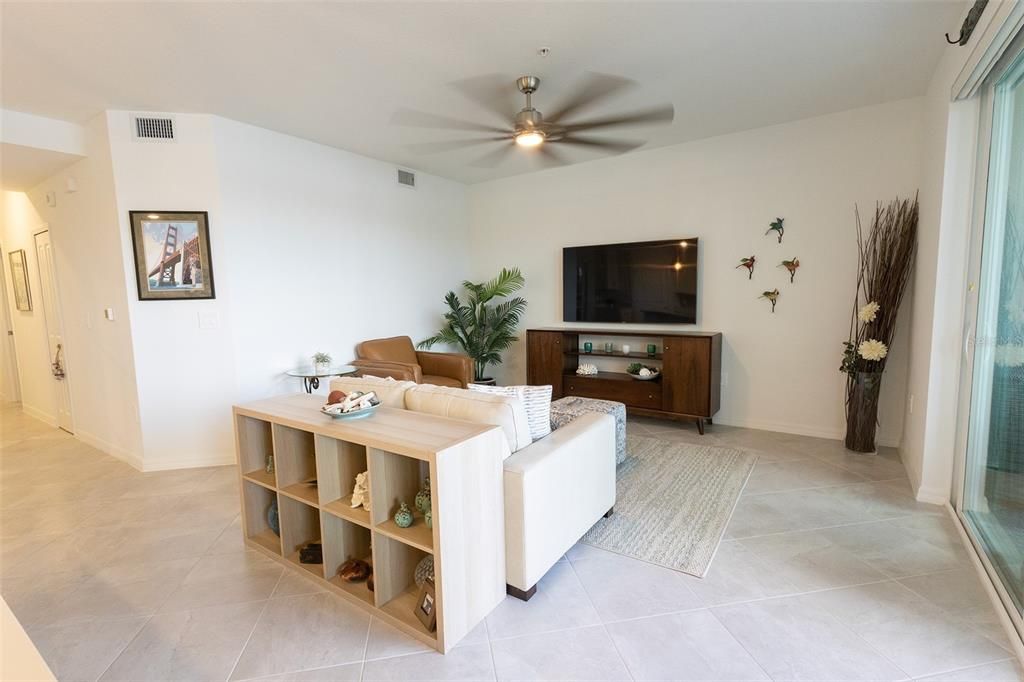 Active With Contract: $278,700 (2 beds, 2 baths, 1366 Square Feet)