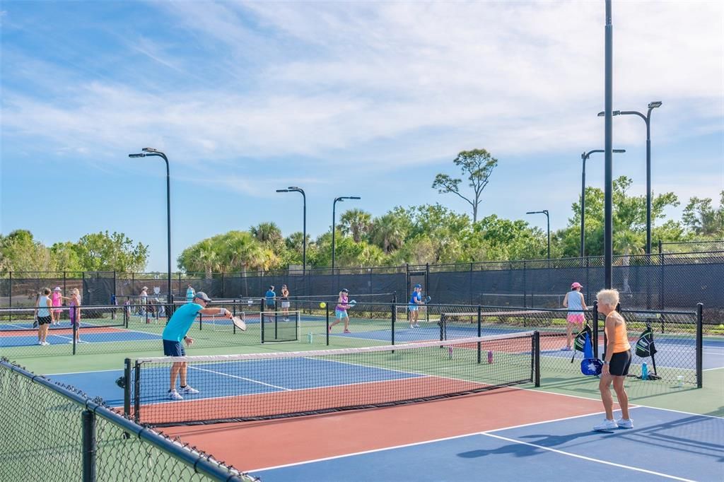 Active With Contract: $278,700 (2 beds, 2 baths, 1366 Square Feet)