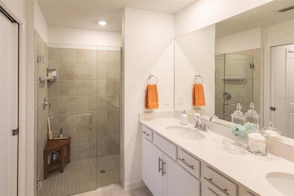 Active With Contract: $278,700 (2 beds, 2 baths, 1366 Square Feet)