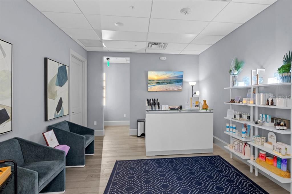 Active With Contract: $278,700 (2 beds, 2 baths, 1366 Square Feet)