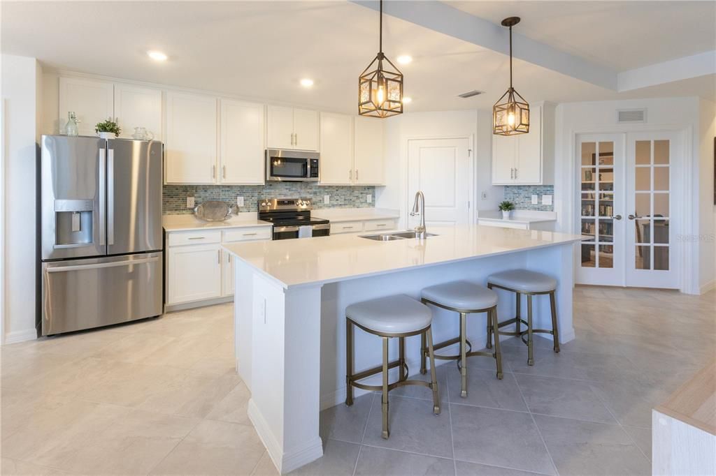 Active With Contract: $278,700 (2 beds, 2 baths, 1366 Square Feet)