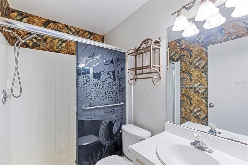 Active With Contract: $249,999 (2 beds, 2 baths, 1143 Square Feet)