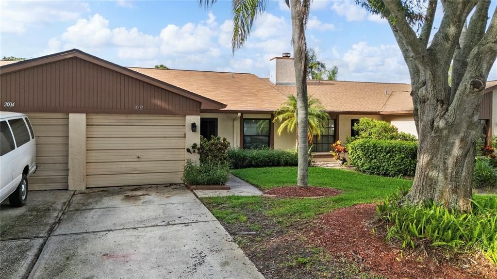 Active With Contract: $249,999 (2 beds, 2 baths, 1143 Square Feet)