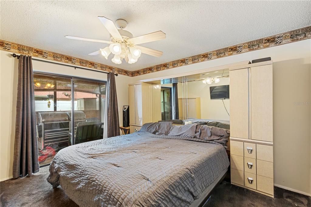 Active With Contract: $249,999 (2 beds, 2 baths, 1143 Square Feet)