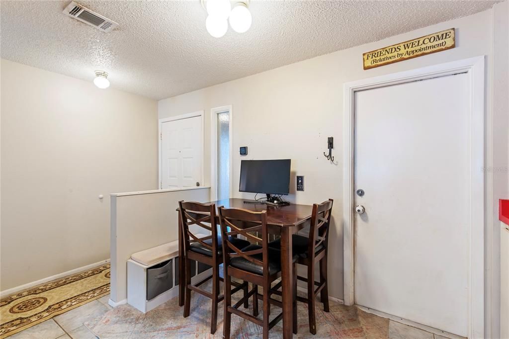 Active With Contract: $249,999 (2 beds, 2 baths, 1143 Square Feet)