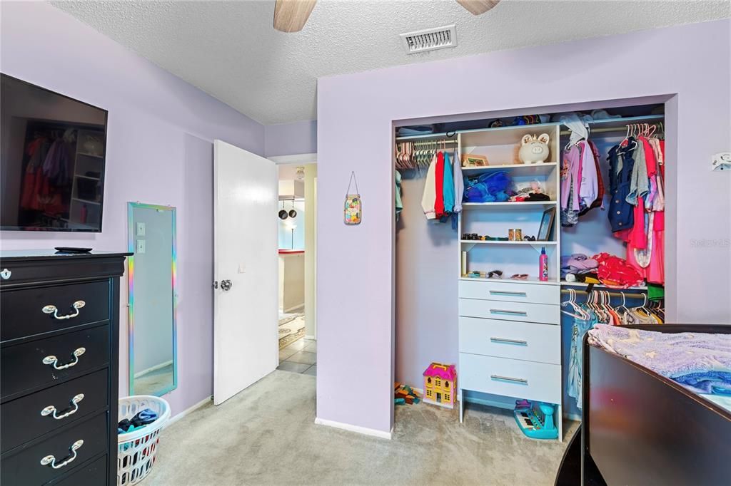 Active With Contract: $249,999 (2 beds, 2 baths, 1143 Square Feet)