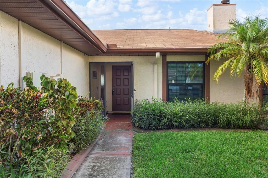 Active With Contract: $249,999 (2 beds, 2 baths, 1143 Square Feet)