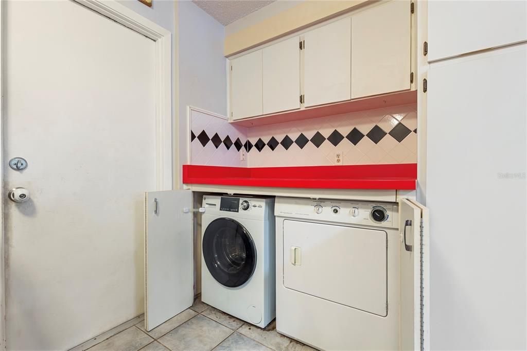 Active With Contract: $249,999 (2 beds, 2 baths, 1143 Square Feet)