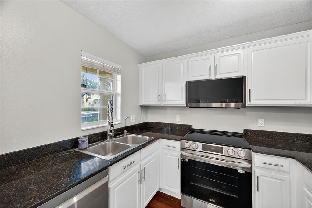 На продажу: $234,900 (3 спален, 2 ванн, 1560 Квадратных фут)