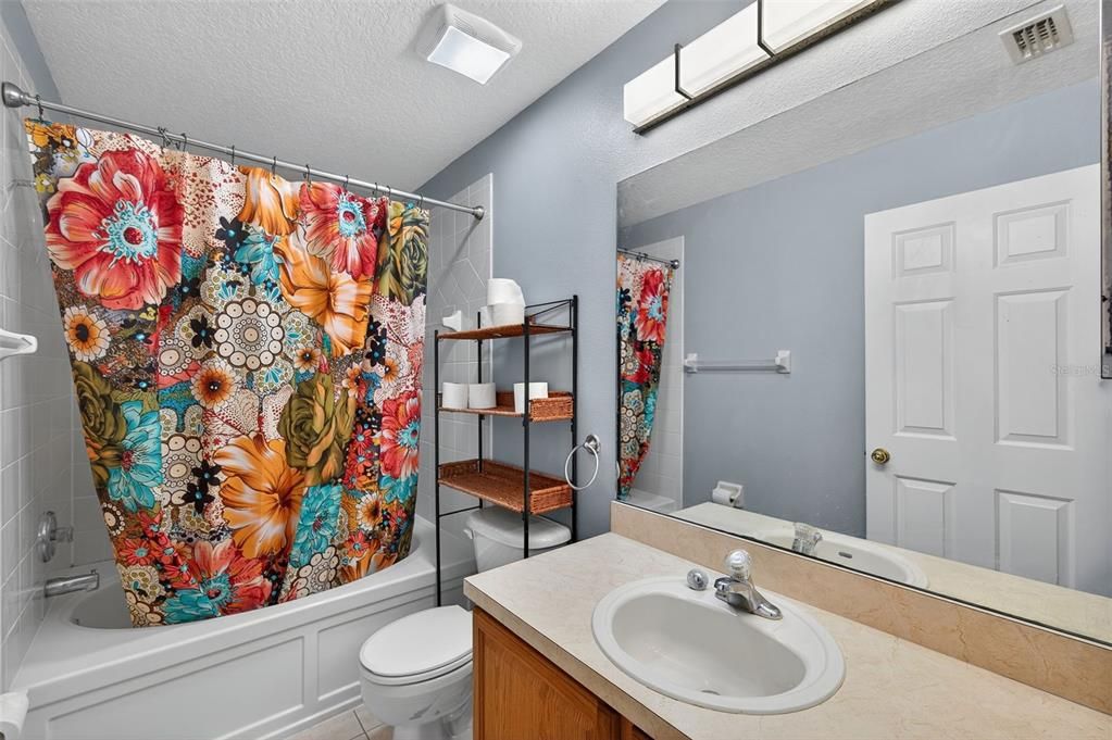 На продажу: $234,900 (3 спален, 2 ванн, 1560 Квадратных фут)