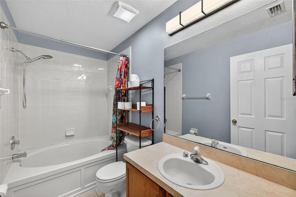 На продажу: $234,900 (3 спален, 2 ванн, 1560 Квадратных фут)