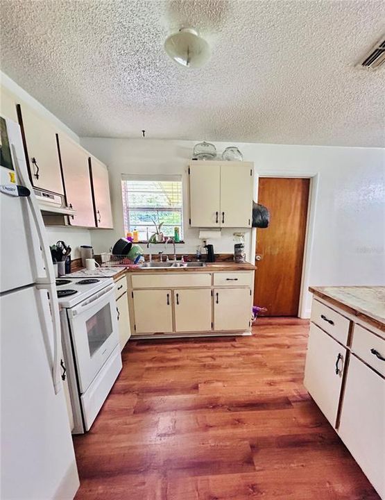 For Sale: $280,000 (3 beds, 2 baths, 1344 Square Feet)