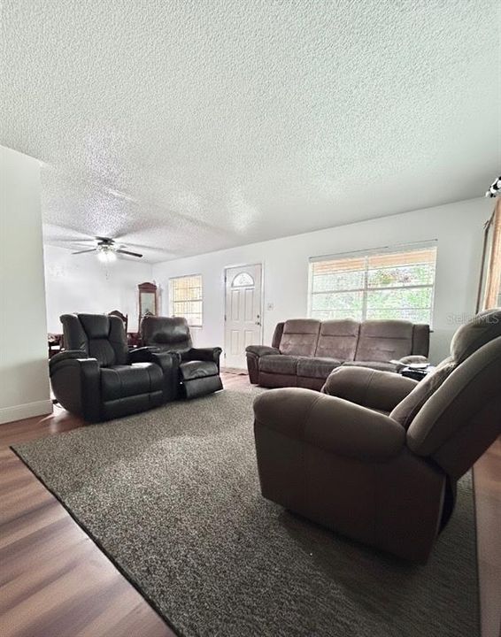 For Sale: $280,000 (3 beds, 2 baths, 1344 Square Feet)