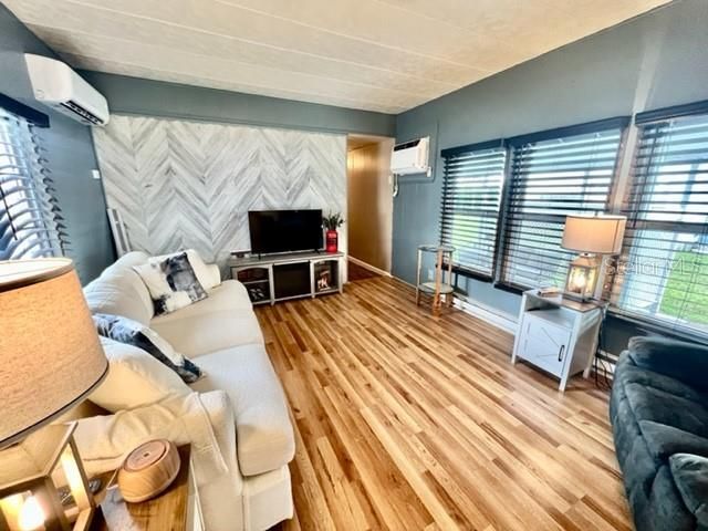 待售: $93,500 (2 贝兹, 1 浴室, 672 平方英尺)