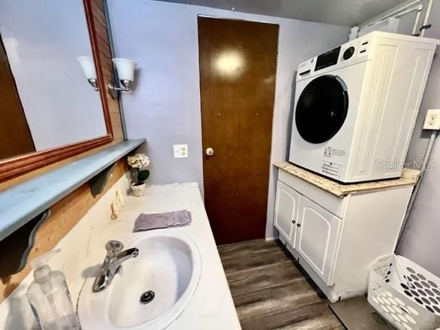 待售: $93,500 (2 贝兹, 1 浴室, 672 平方英尺)