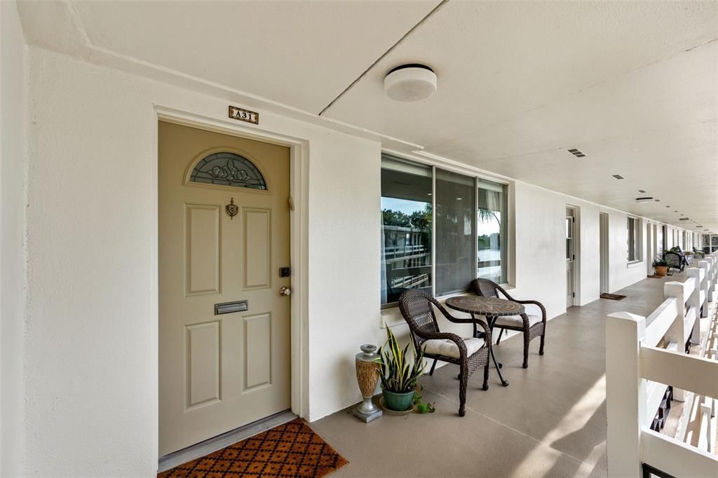 For Sale: $375,000 (2 beds, 2 baths, 952 Square Feet)