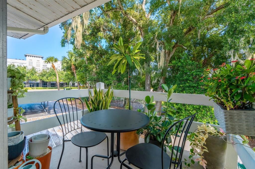 For Sale: $375,000 (2 beds, 2 baths, 952 Square Feet)