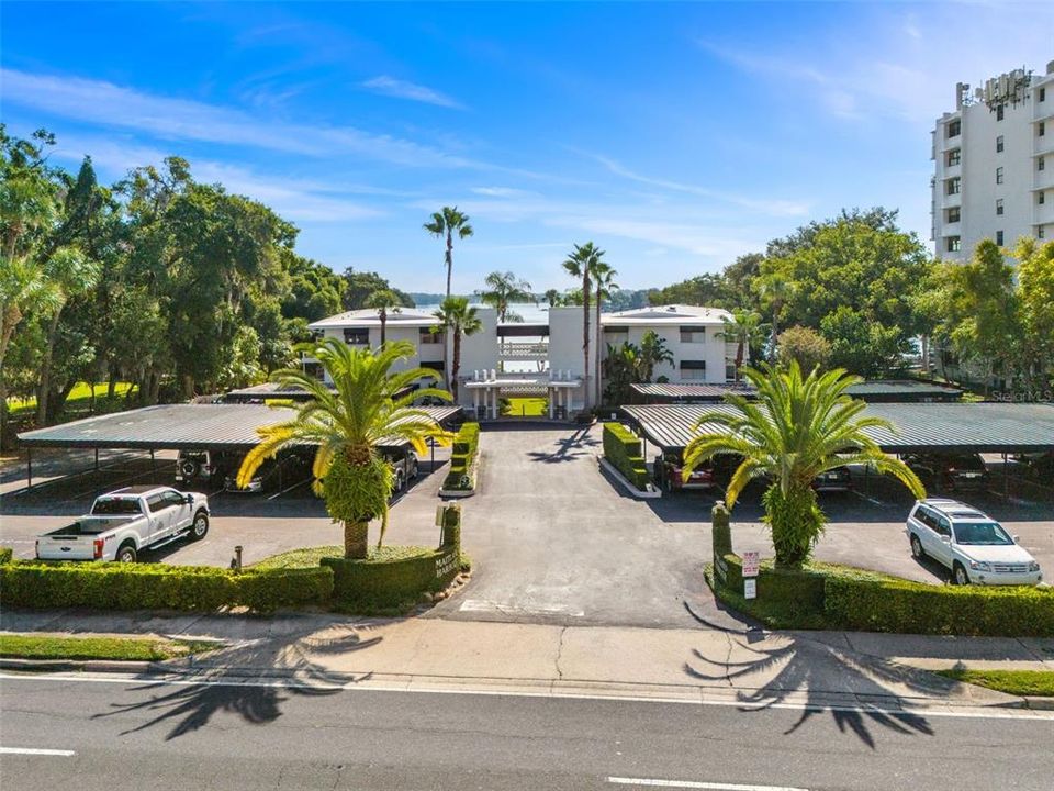 For Sale: $375,000 (2 beds, 2 baths, 952 Square Feet)