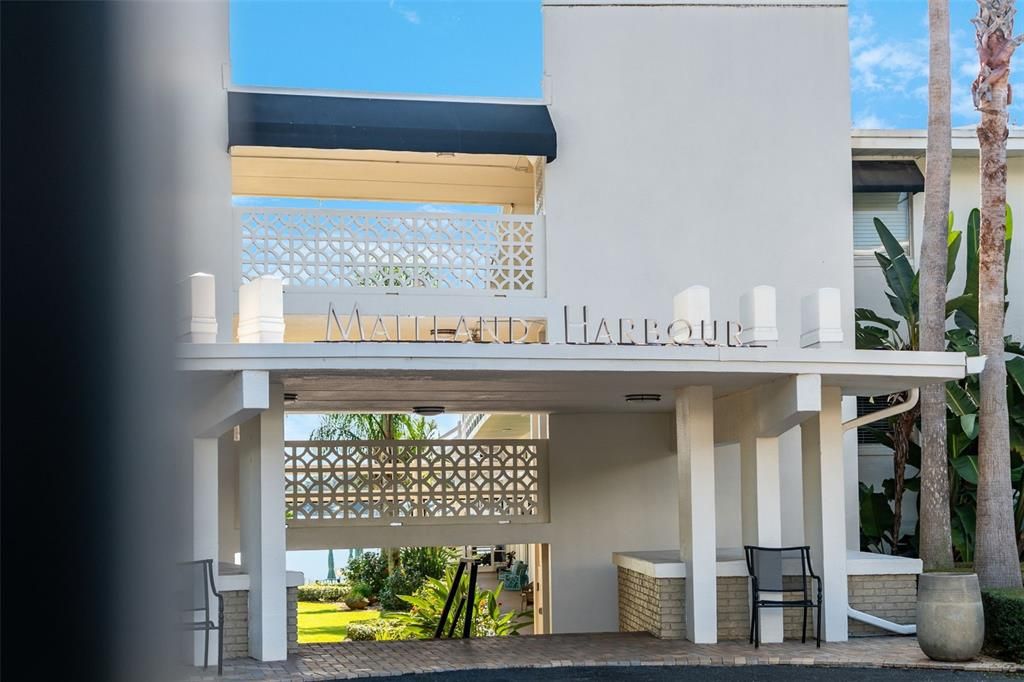 For Sale: $375,000 (2 beds, 2 baths, 952 Square Feet)