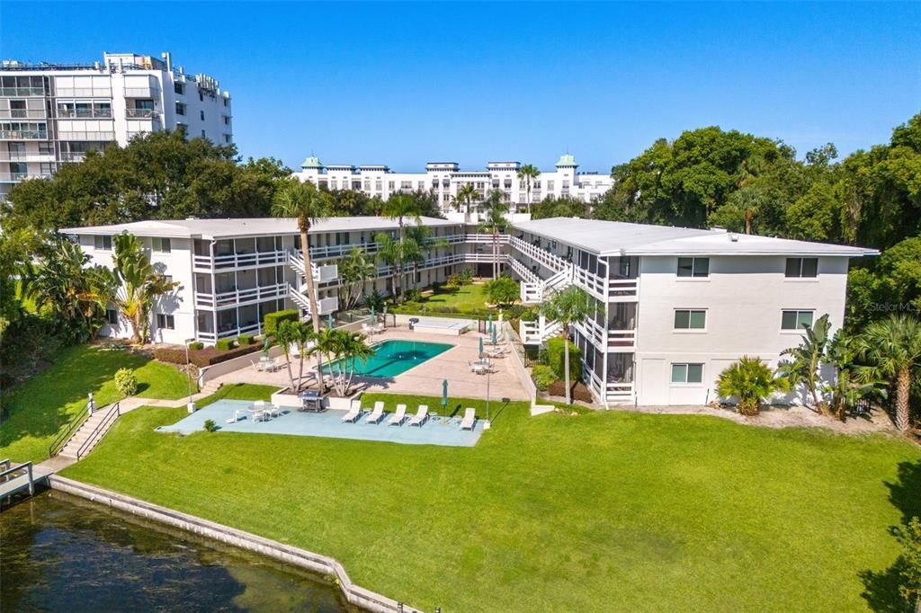 For Sale: $375,000 (2 beds, 2 baths, 952 Square Feet)