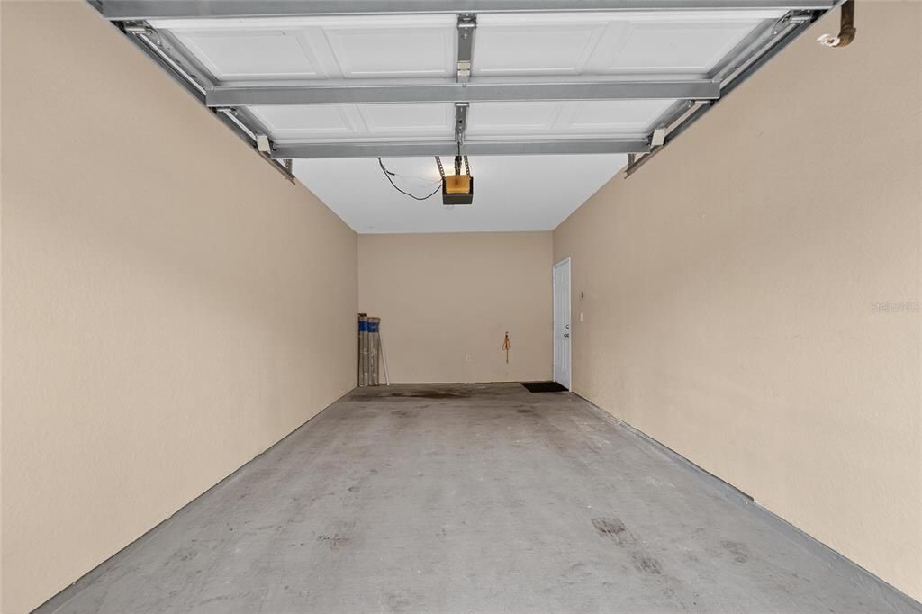 Active With Contract: $199,900 (2 beds, 2 baths, 1117 Square Feet)