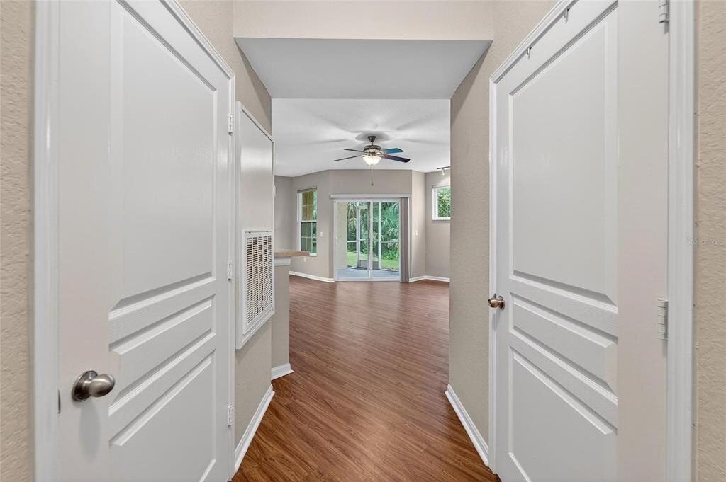 Active With Contract: $199,900 (2 beds, 2 baths, 1117 Square Feet)