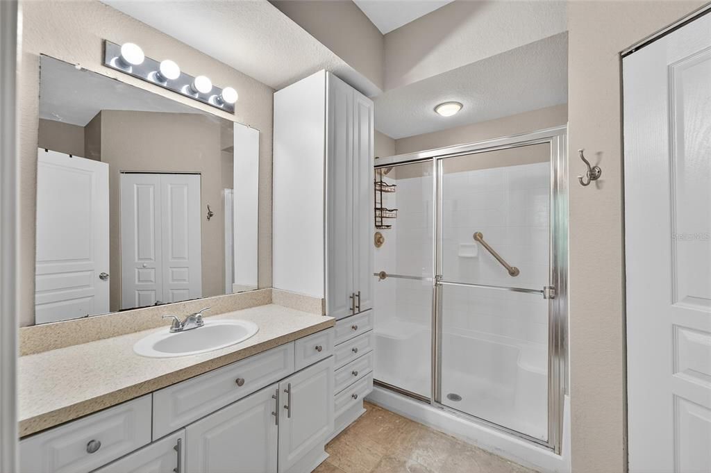 Active With Contract: $199,900 (2 beds, 2 baths, 1117 Square Feet)