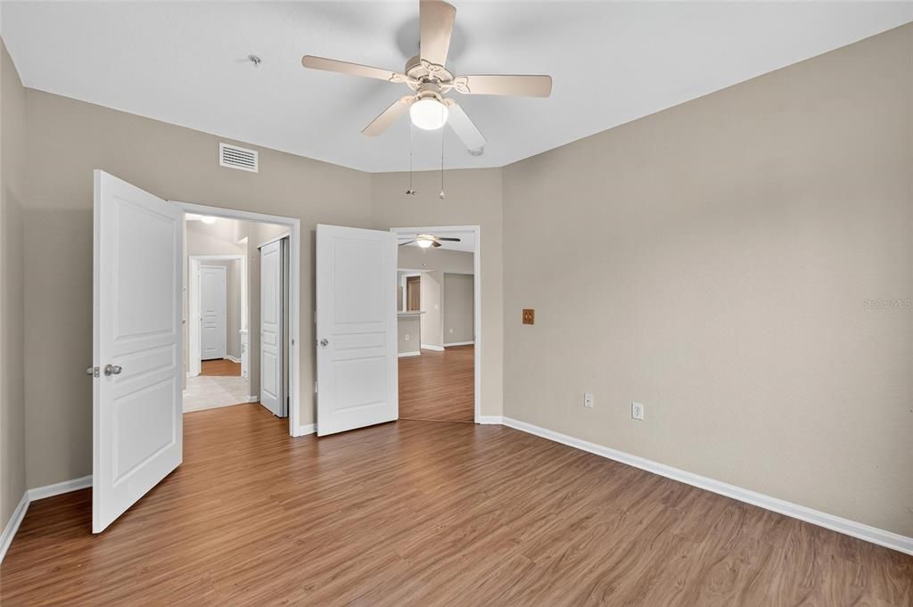 Active With Contract: $199,900 (2 beds, 2 baths, 1117 Square Feet)