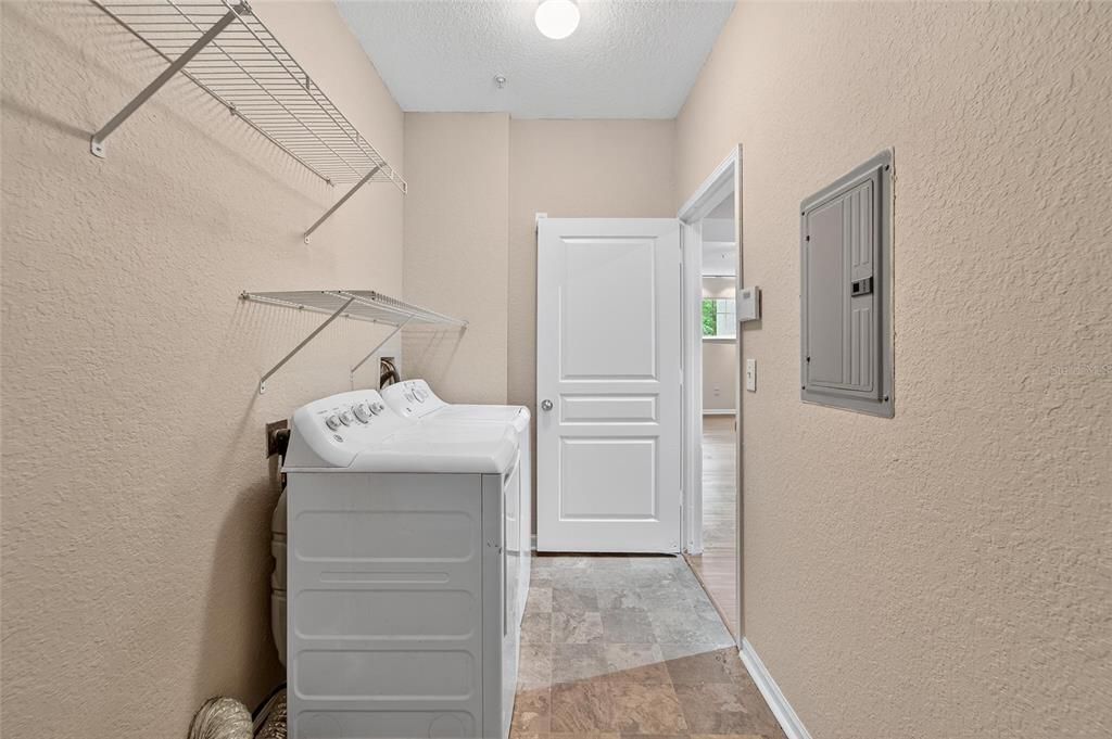 Active With Contract: $199,900 (2 beds, 2 baths, 1117 Square Feet)