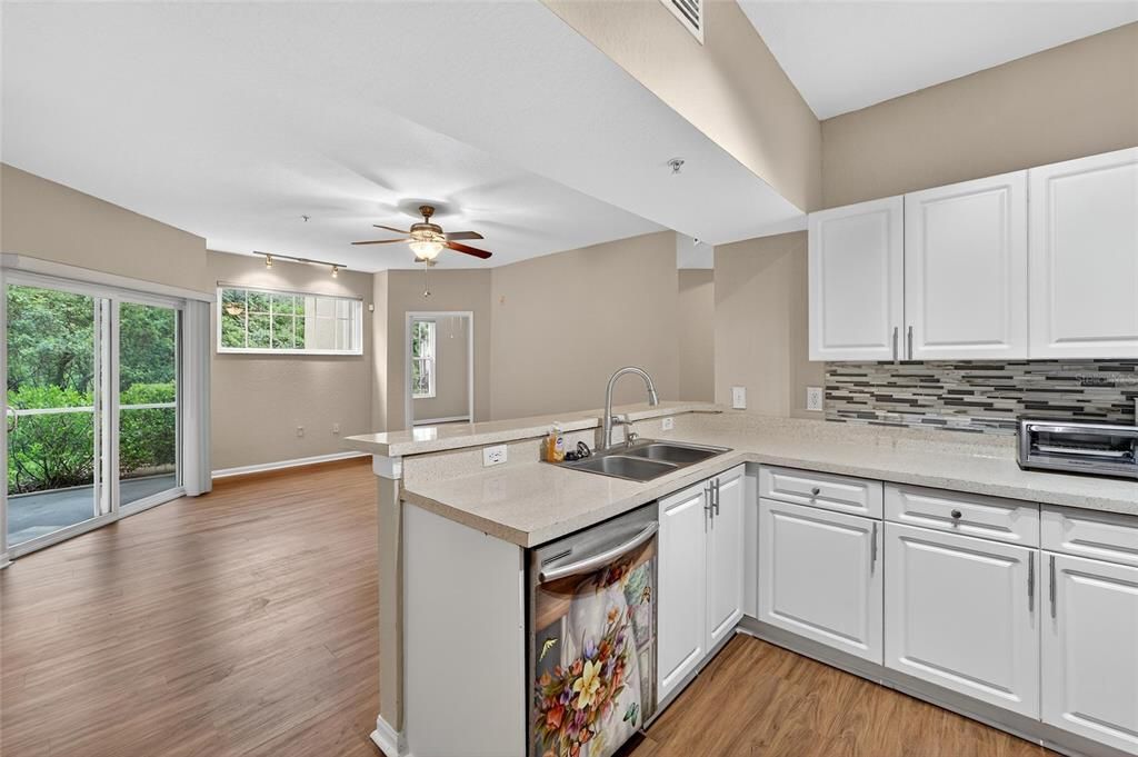 Active With Contract: $199,900 (2 beds, 2 baths, 1117 Square Feet)