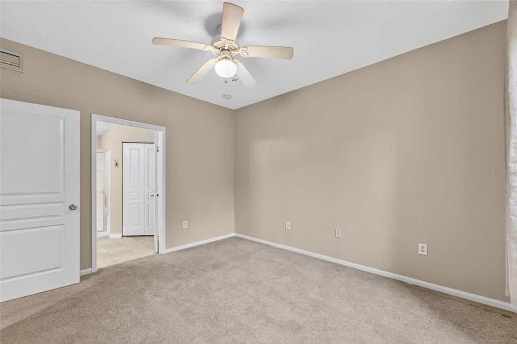 Active With Contract: $199,900 (2 beds, 2 baths, 1117 Square Feet)