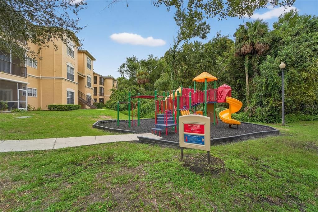 Active With Contract: $199,900 (2 beds, 2 baths, 1117 Square Feet)