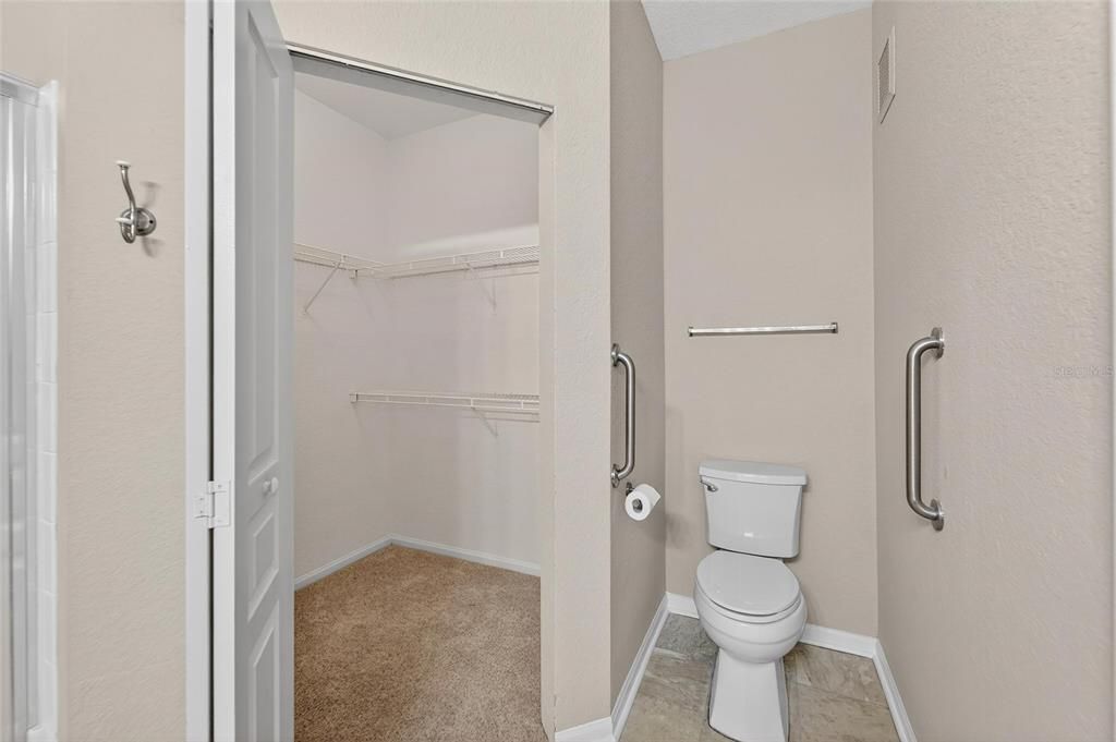 Active With Contract: $199,900 (2 beds, 2 baths, 1117 Square Feet)