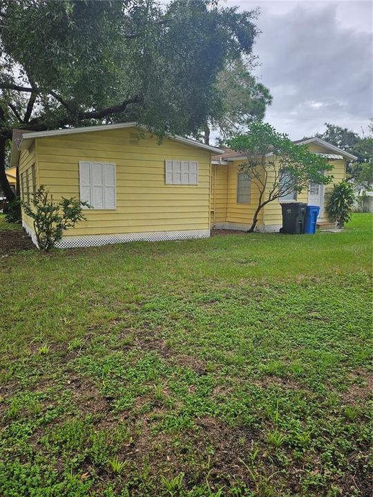 合同活跃: $295,000 (4 贝兹, 2 浴室, 1425 平方英尺)